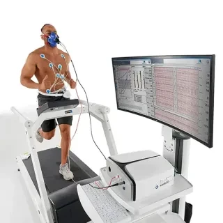 A man runs on a treadmill with a mask and sensors connected to the Vyntus CPX.